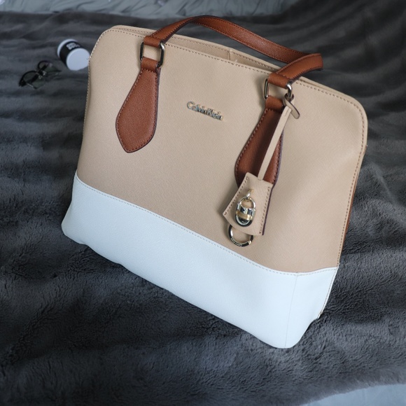 Calvin Klein Handbags - Calvin Klein Purse